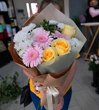 Букет цветов из:  Герберы, Розы и Хризантемы в Красный Гуляй